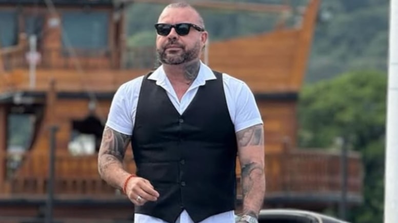 Dövme için gittiği masada kalıp hayatını kaybetti