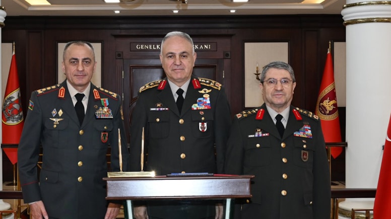 Bakan Güler, Azerbaycan Kara Kuvvetleri Komutanı ile görüştü