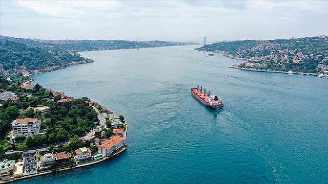 Boğaz trafiği 'kayıp kardeşler' için askıya alındı