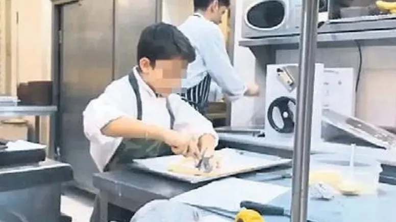 Kadıköy bit pazarında bıçaklı dehşet! İtalyan Şefin oğlu ölüm kalım savaşı veriyor