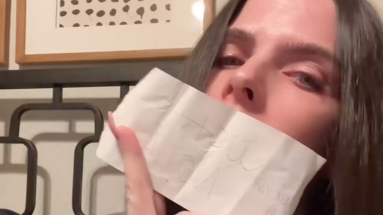 Buluşmada yan masadan gelen notla şaşkına döndü