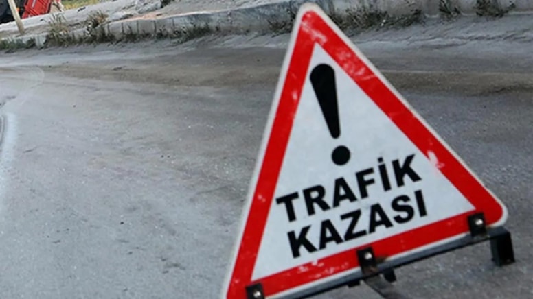 Amasya'da 3 araç birbirine girdi, 5 kişi yaralandı