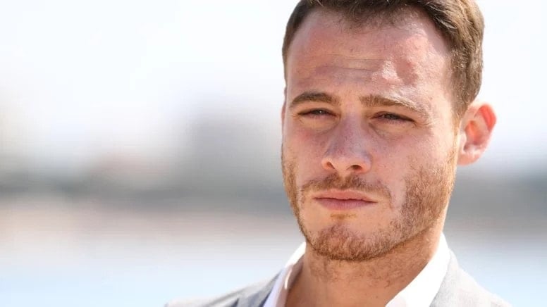 Kerem Bürsin'in spor salonunda verdiği poz sosyal medyayı salladı