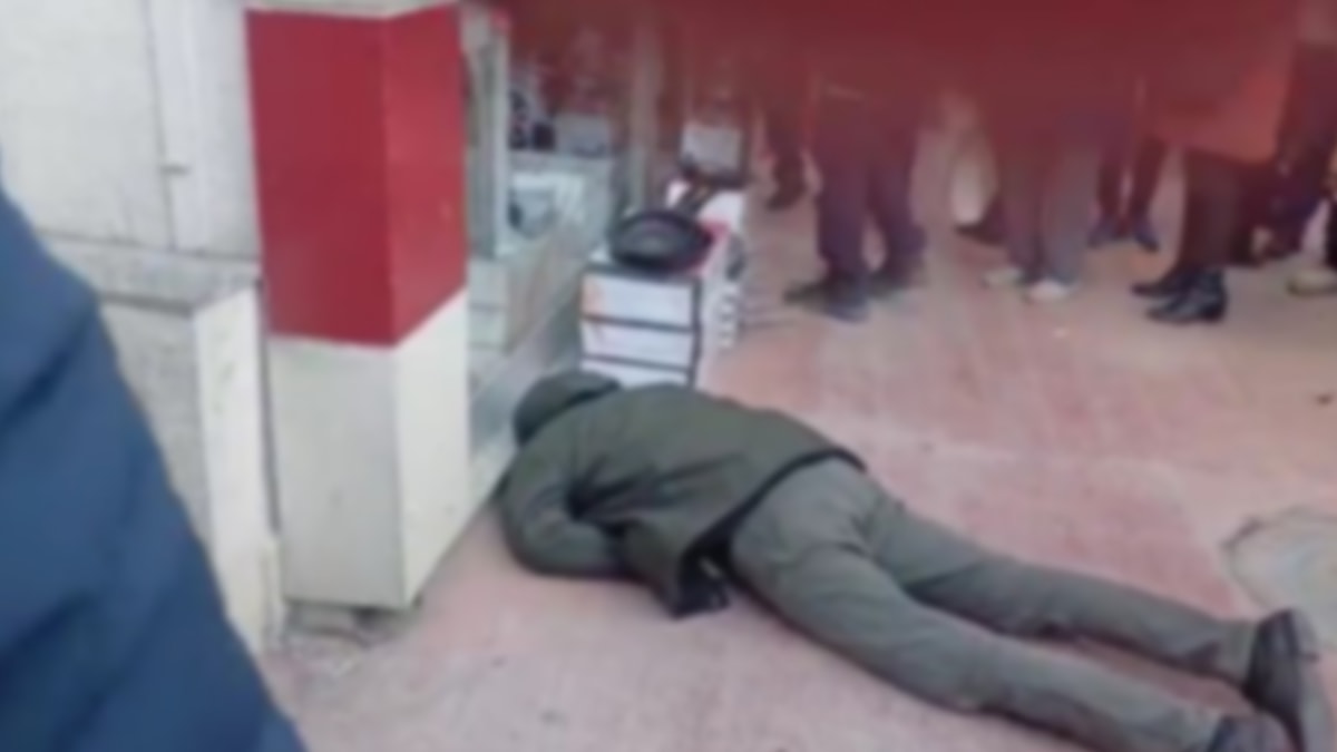 ATM'den para çekerken silahlı saldırıya uğradı