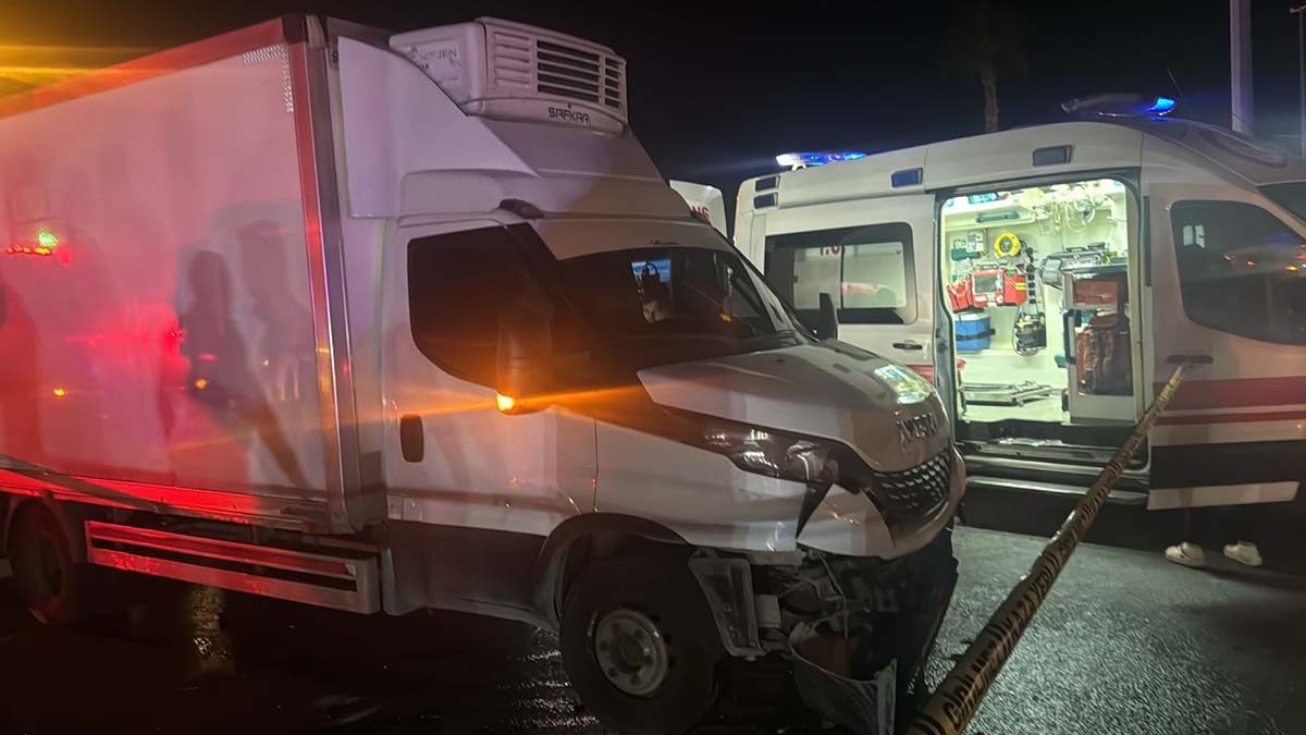 Mersin'de zincirleme kaza: 1 kişi öldü, 2 kişi de yaralandı