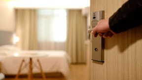 Otel odasında asla kullanmamanız gereken eşyalar: Temizlik çalışanı itiraf etti