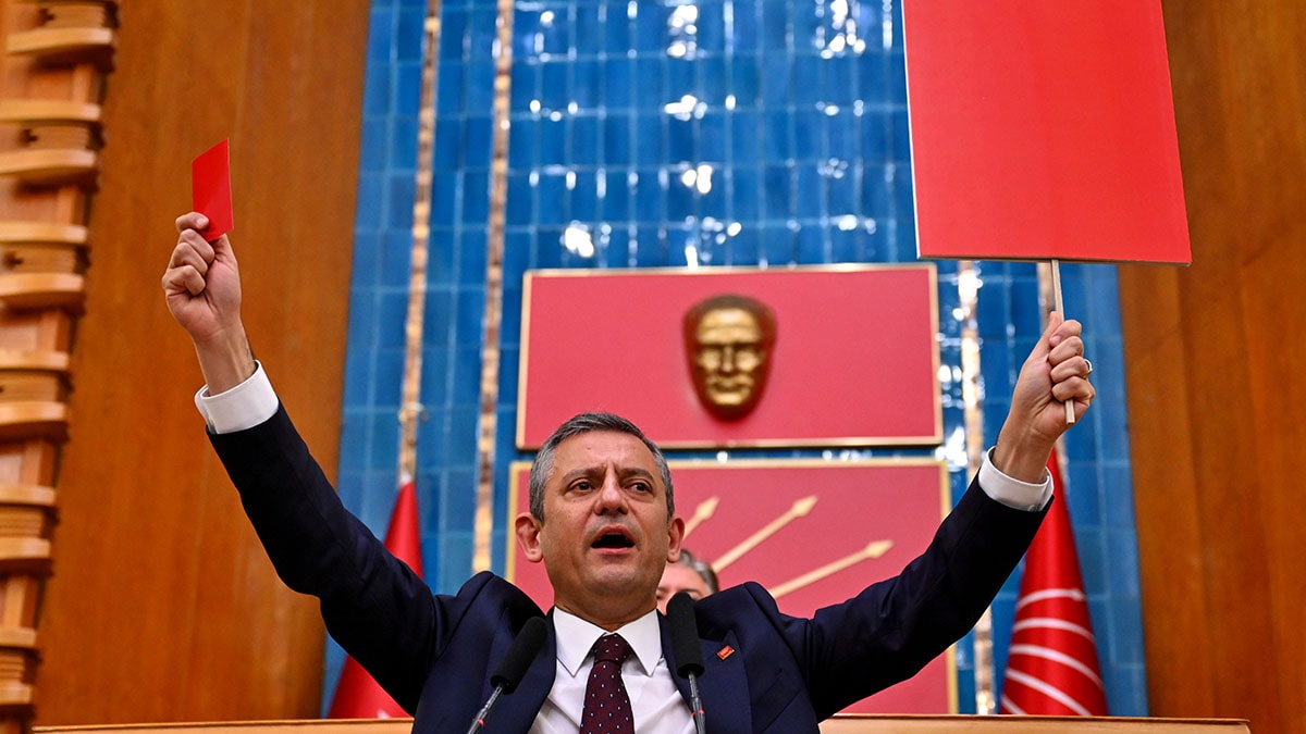 Özel'den Erdoğan'a: En son 21 yıl önce gitmişsin, gel beraber gidelim