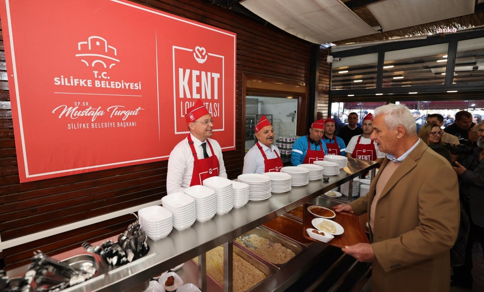 Kent Lokantası'nda sıra bekleyenler o kelimeyi duyunca çılgına döndü