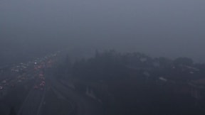 İstanbul sabaha kokuyla uyandı! Bu görüntü sadece sis değil: "Evden çıkmayın!"