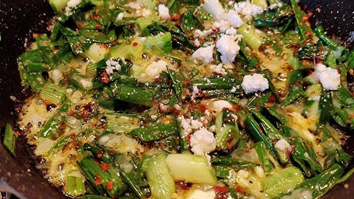 Marketlerde  kalmadı, bilen saksıda yetiştiriyor: Sürekli hasat veriyor