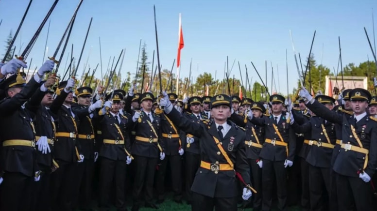 Atatürkçü Teğmenler ihraç edildi! Siyasilerden tepki yağıyor