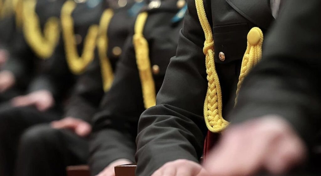 Teğmenlerin 3 komutanı da ihraç edildi