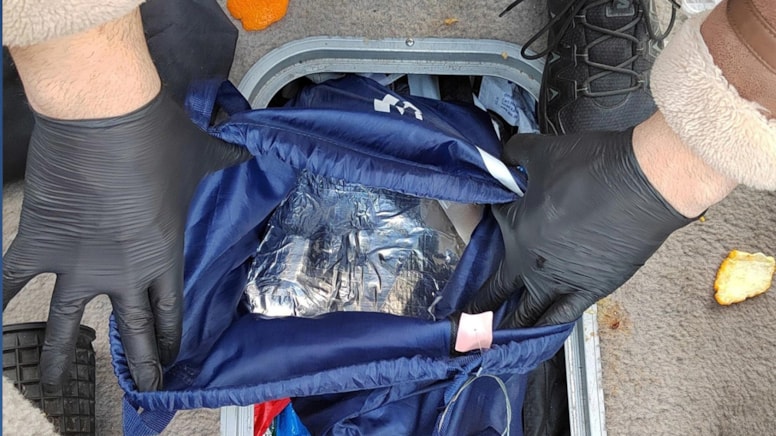 Ege'de balıkçı teknesine operasyon: 61 tabanca ve 3 bin mermi bulundu
