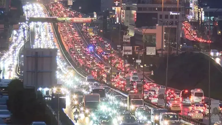 İstanbul trafiğinde "Sevgililer Günü" yoğunluğu