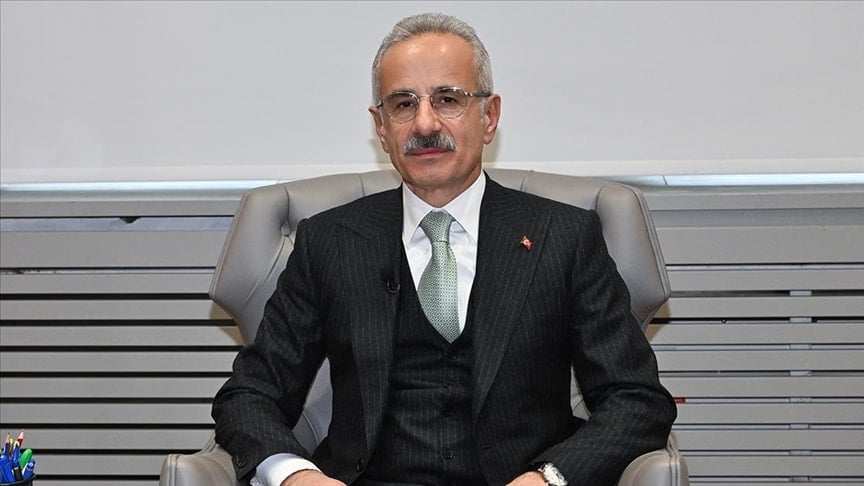 Müdürken uğraştı, bakan oldu uzattı