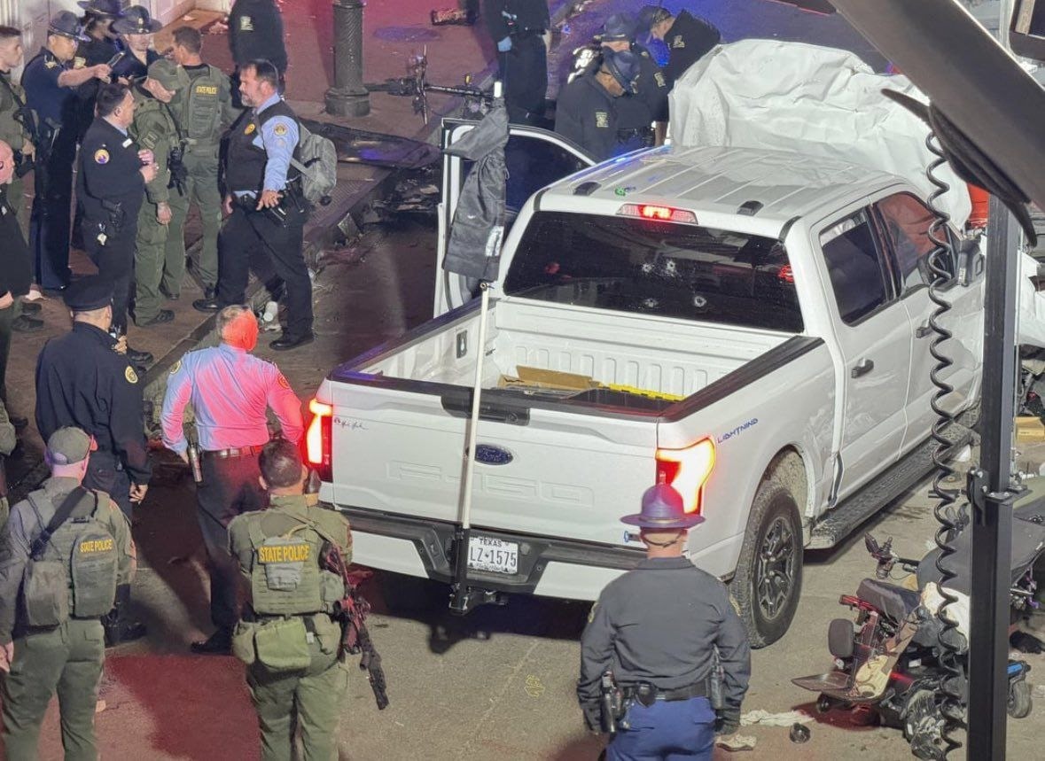 ABD'de yılın ilk saatlerinde kanlı terör saldırısı: 15 ölü 35 yaralı