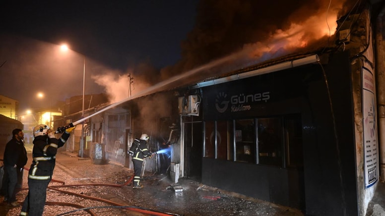 Edirne'de çıkan yangında 5 iş yeri zarar gördü
