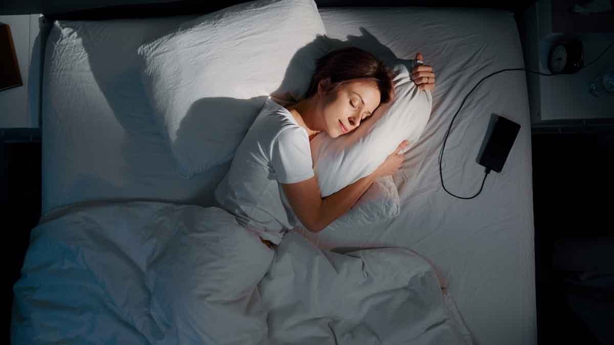 Psikolojiye göre yastığa sarılarak uyumanın anlamı...