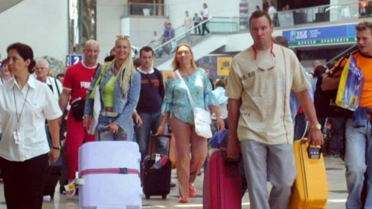 Herkes Suriyelilerin gitmesini beklerken 80 bin Rus Türkiye'yi terk etti: İşte nedeni