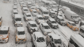 İstanbul'un trafiği kar yağışını etkiliyor