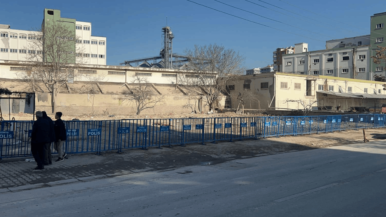 Konya’da çöken binanın enkazı kaldırıldı