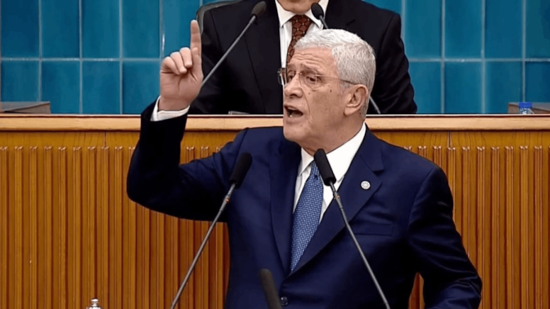 Dervişoğlu: 'Gazeteciye zulmün tek izahı vardır: Gidiyorlar!'