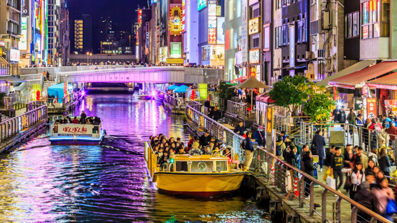 Japonya'nın Osaka şehrinde açık alanda sigara içme yasağı başladı