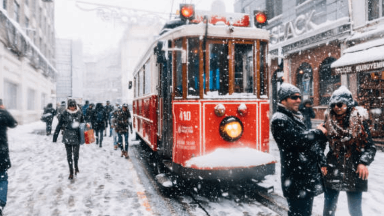 İstanbul'a beklenen kar sonunda geliyor: 2 gün sürecek!