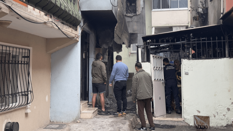 Bursa'da korkutan yangın: Alevler 4 katlı binayı sardı