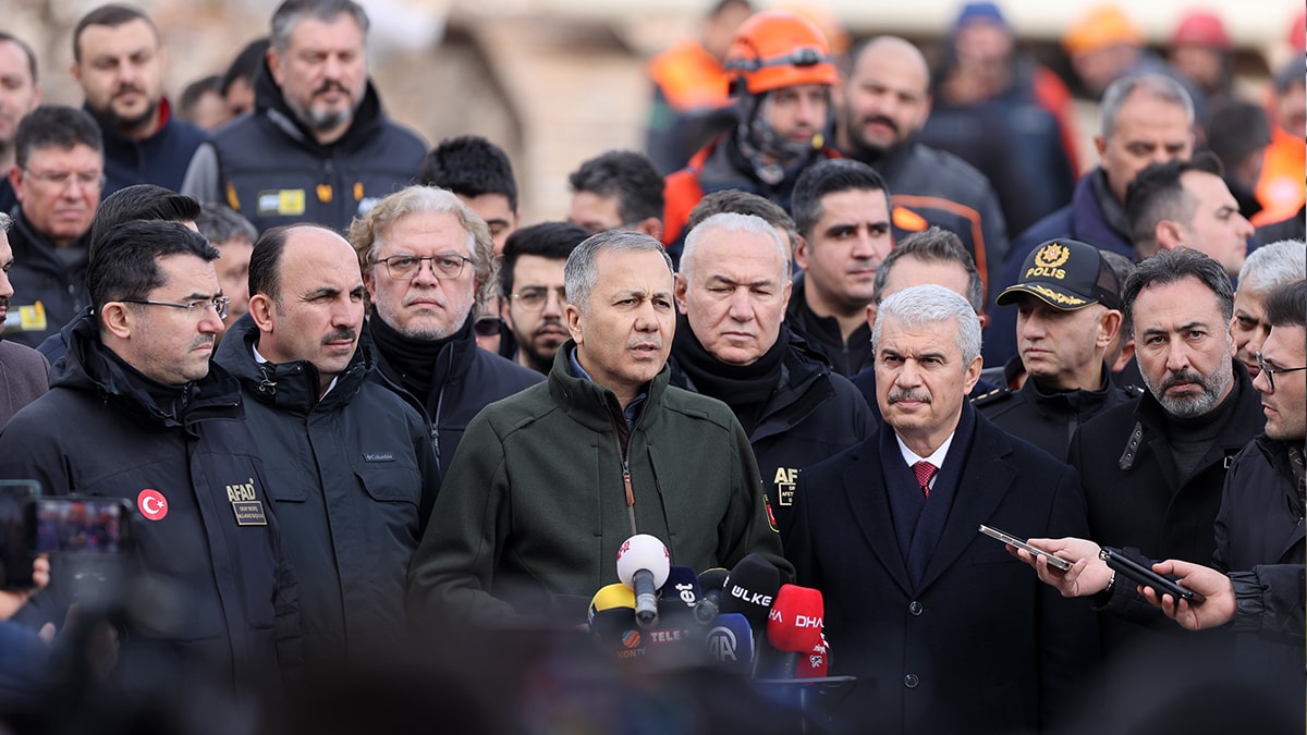 Yerlikaya'dan Konya açıklaması: Enkaz kaldırma noktasına geçiyoruz