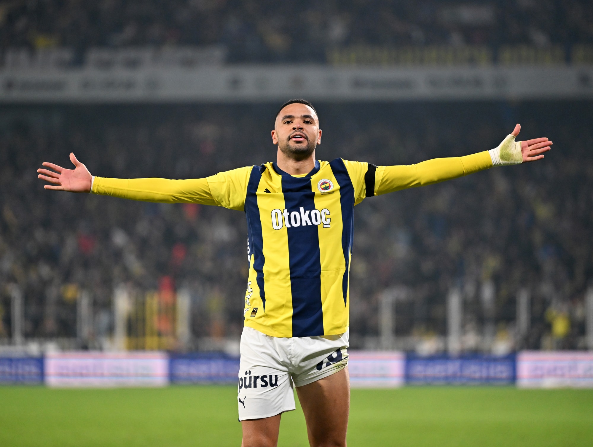 Youssef En Nesyri uçuyor, uçuruyor