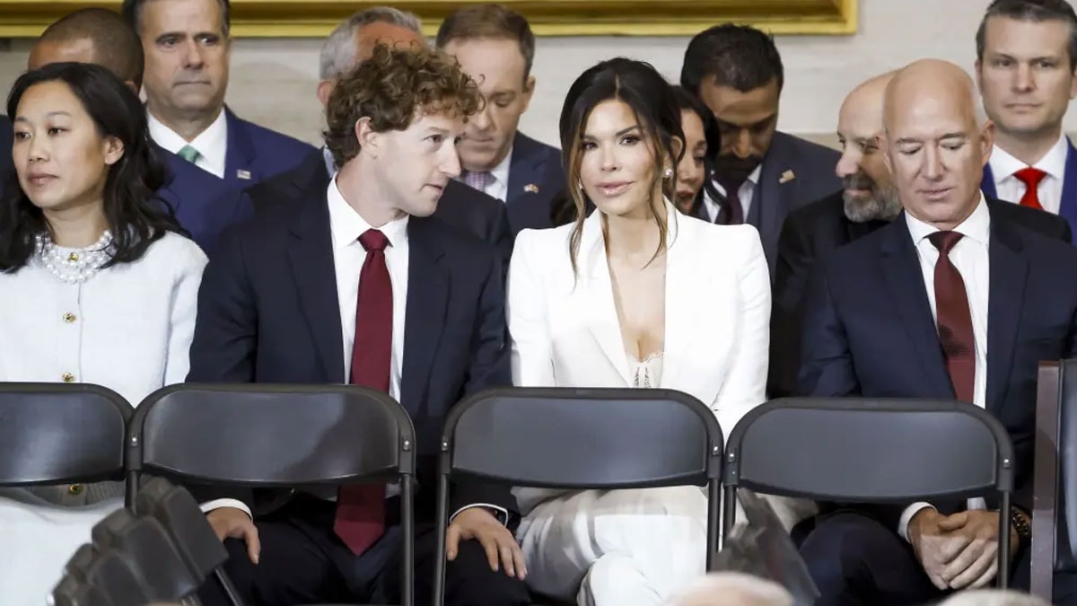 Zuckerberg'in gözü yanlış yerlere kaydı! Yemin törenine o anlar damga vurdu