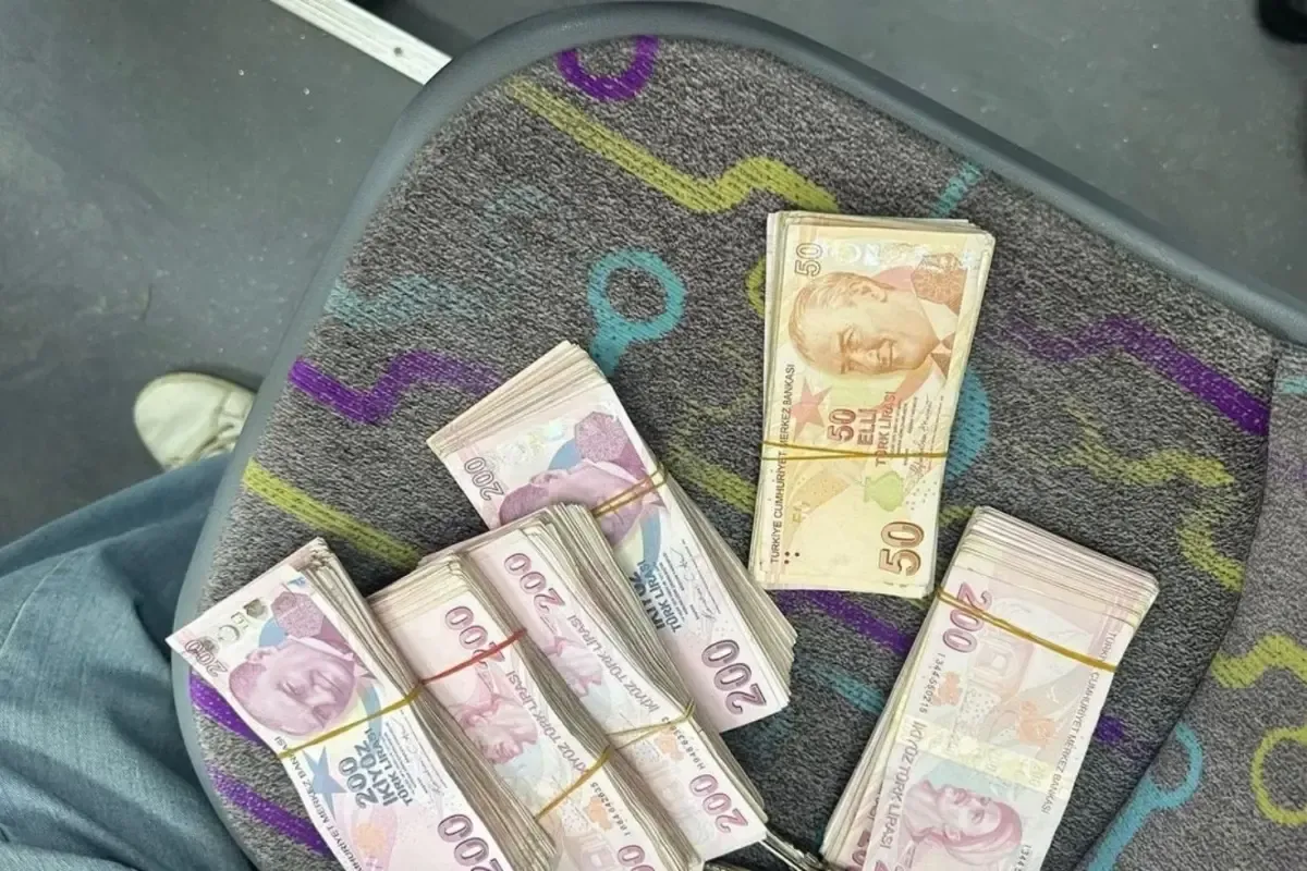 Otobüs şoförü koltukta içinde 103 bin lira olan poşeti görünce şoke oldu