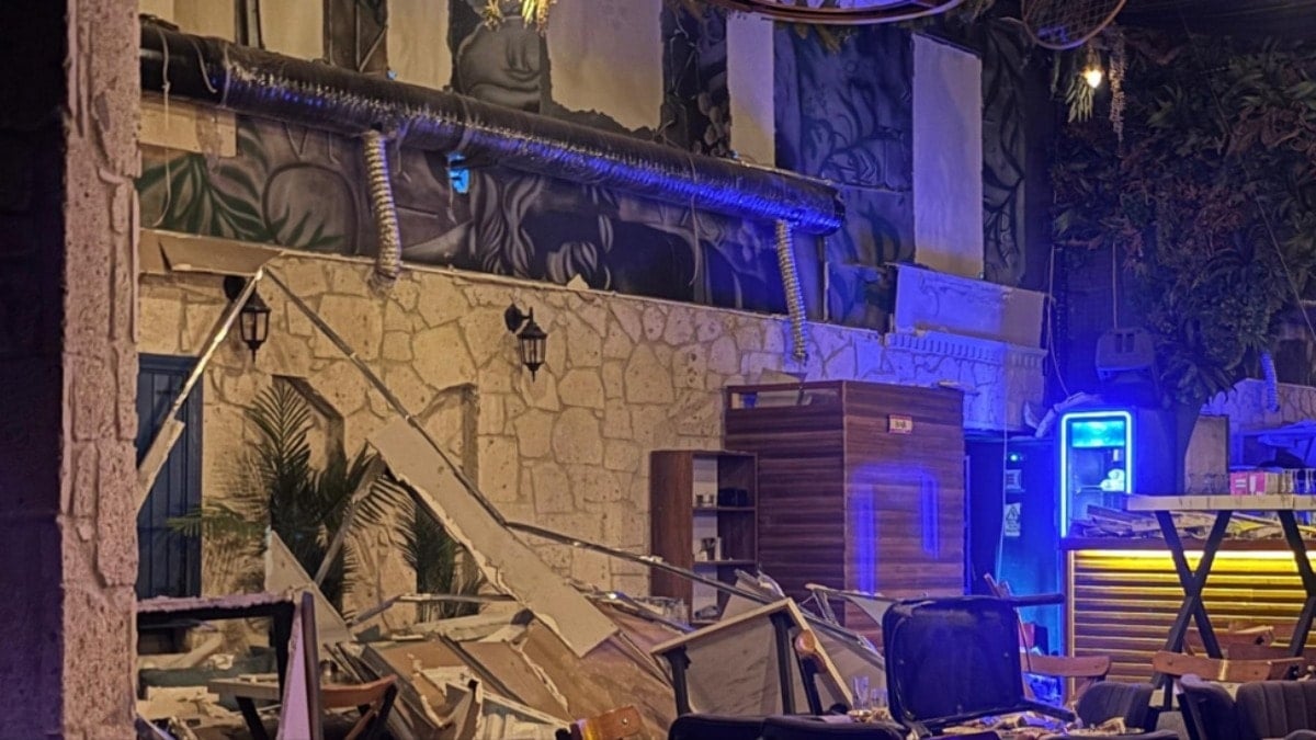 Eğlence merkezinde tavan çöktü: Yaralılar var