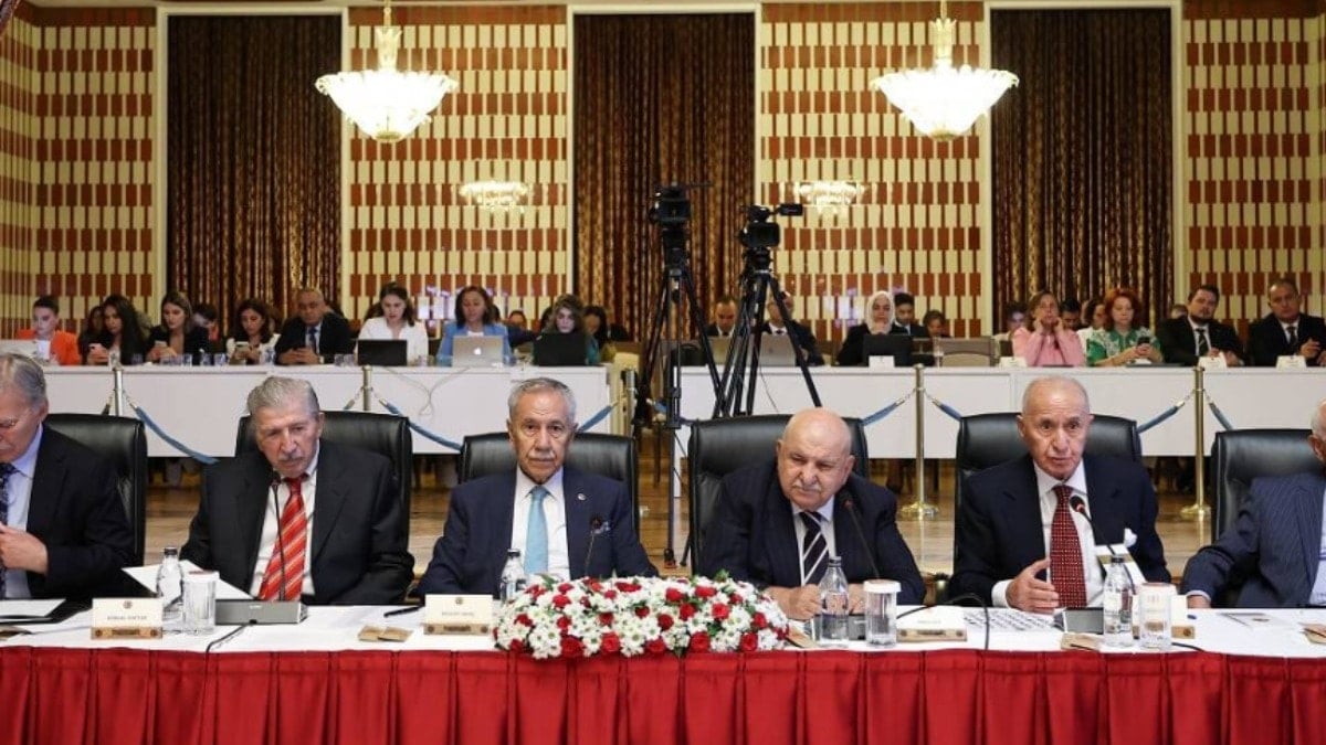 Bülent Arınç, İmralı sinyalini verdi
