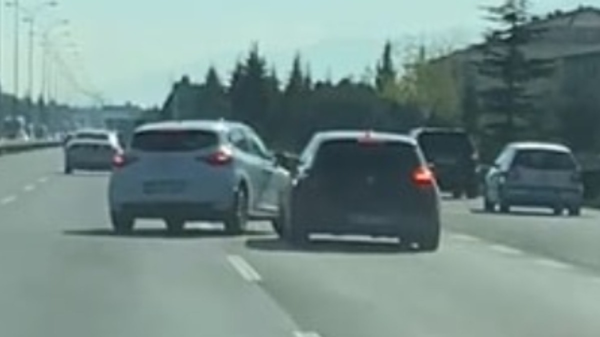 Kocaeli’de bebekli aracı sıkıştıran sürücü kaza yaptı