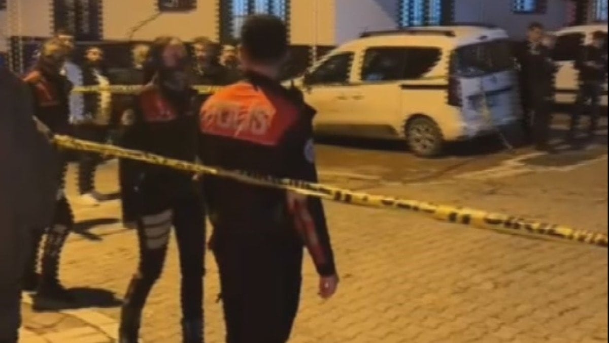 İstanbul'da sokak ortasında kanlı saldırı: Ölü ve yaralılar var