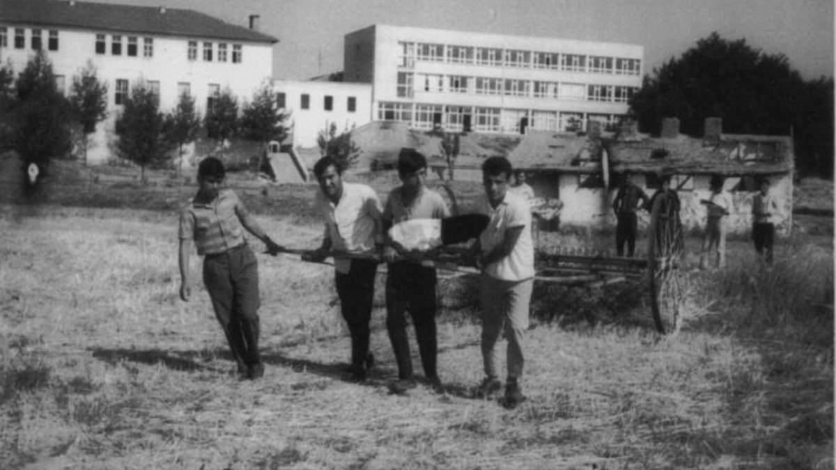 Tarihi okul çürüyor