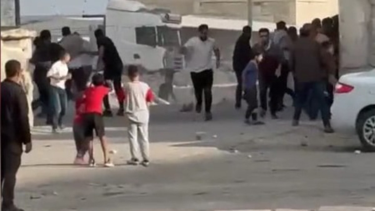 Şanlıurfa'da meydan savaşı gibi kavga kamerada: 6 yaralı