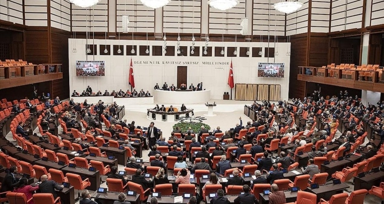 Eski AKP’li vekil partisinin uyardı: “Vahim hatadan mutlaka dönülmeli” Eski AKP’li vekil partisinin uyardı: “Vahim hatadan mutlaka dönülmeli”