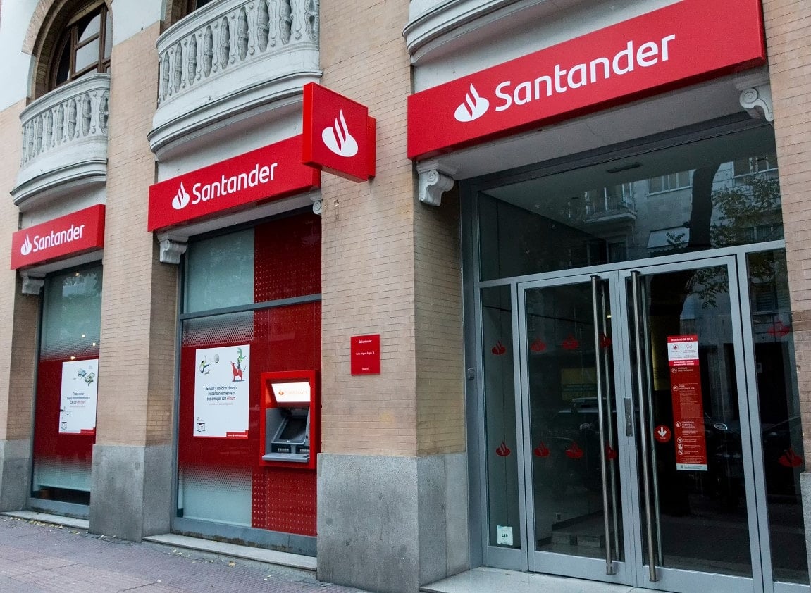 Santander banka şubesi cephesi