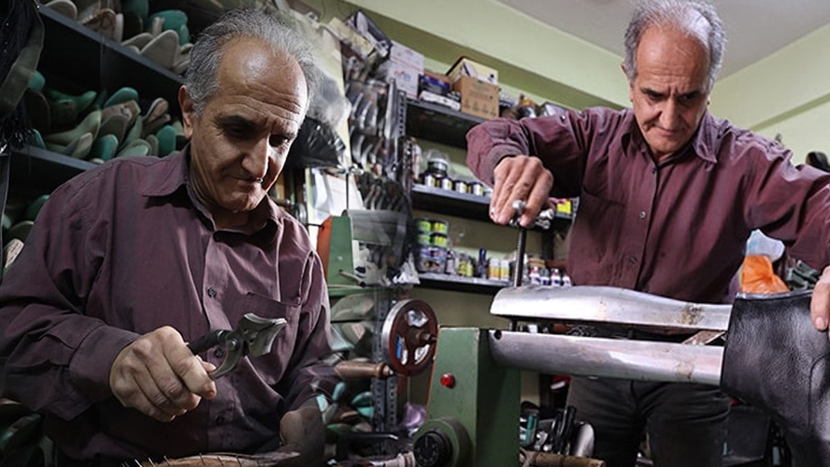 2001'de milyarderdi, şimdi kutu kadar dükkanda çalışıyor