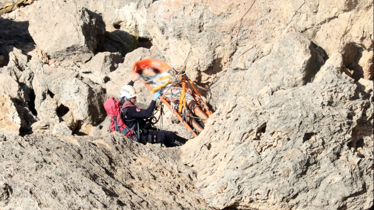 Falezlerde cansız bedeni buldu