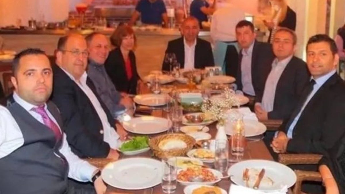 O fotoğrafın başındaki ve sonundaki buluştu