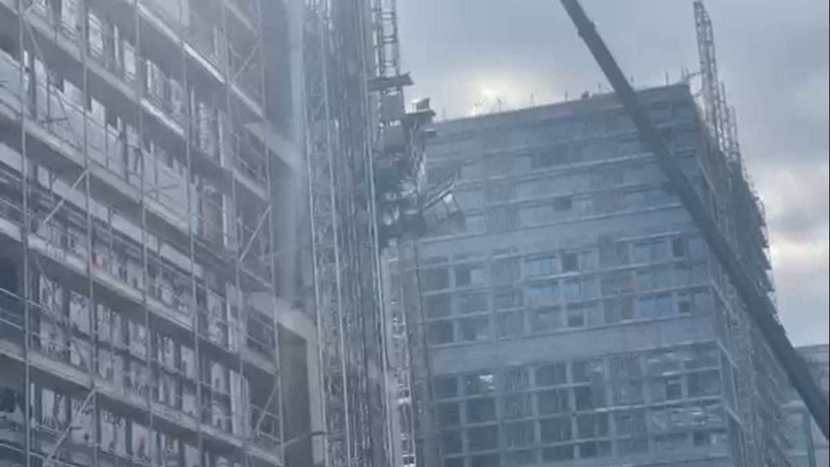 Bahçelievler'de yük asansörü düştü: Yaralılar var...!