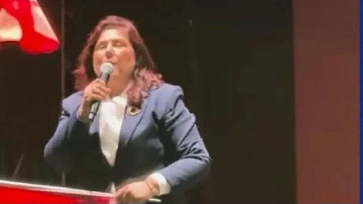 AKP'ye 'Topuklayan Efe'ye sahnede büyük şok! Ne yapacağını şaşırdı