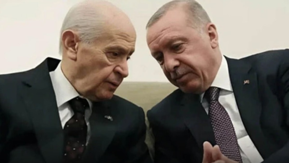 Erdoğan ve Bahçeli'nin masalarına konulan anket kızdırdı