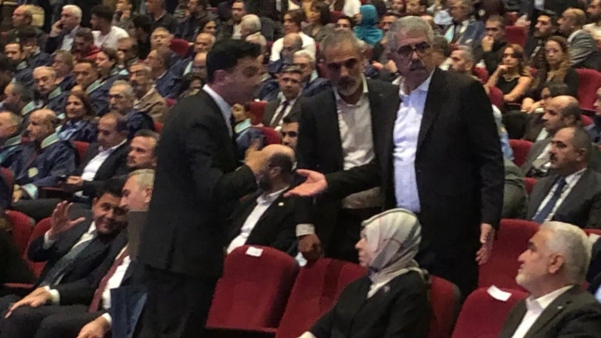 Diyarbakır’da protokol krizi! Belediye eş başkanları salonu terk etti