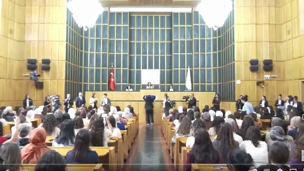 Meclis'teki 'Apo' sloganına suç duyurusu!