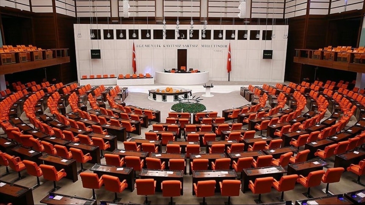 AKP duyurdu: Prim, borçlanma ve emlak vergisinde değişiklik